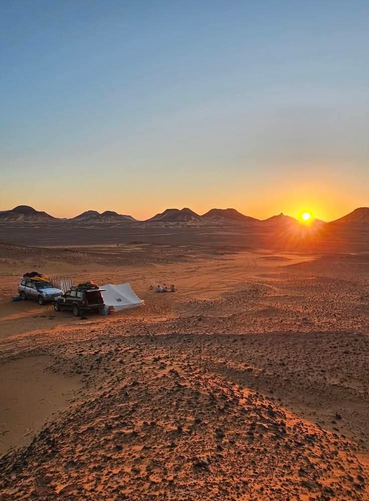 الصحراء السوداء في مصر: دليل المنظر البركاني الكامل (2026)